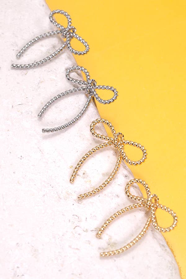 BOUCLES D'OREILLES À CLOUS EN FORME DE NŒUD DE CORDE | 10E3063007