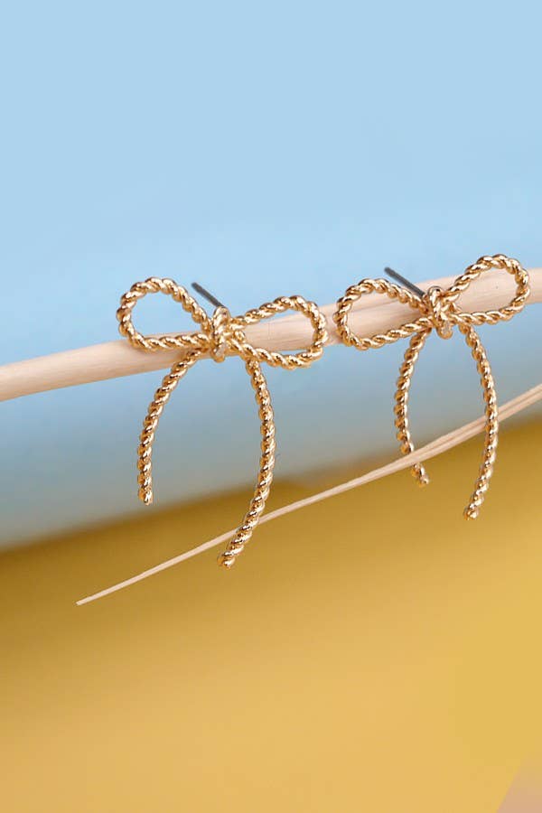 BOUCLES D'OREILLES À CLOUS EN FORME DE NŒUD DE CORDE | 10E3063007