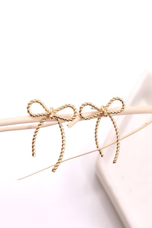 BOUCLES D'OREILLES À CLOUS EN FORME DE NŒUD DE CORDE | 10E3063007