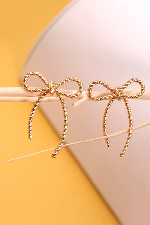 BOUCLES D'OREILLES À CLOUS EN FORME DE NŒUD DE CORDE | 10E3063007