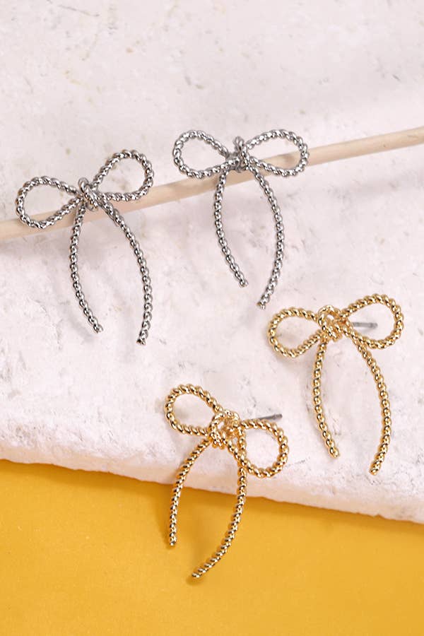 BOUCLES D'OREILLES À CLOUS EN FORME DE NŒUD DE CORDE | 10E3063007