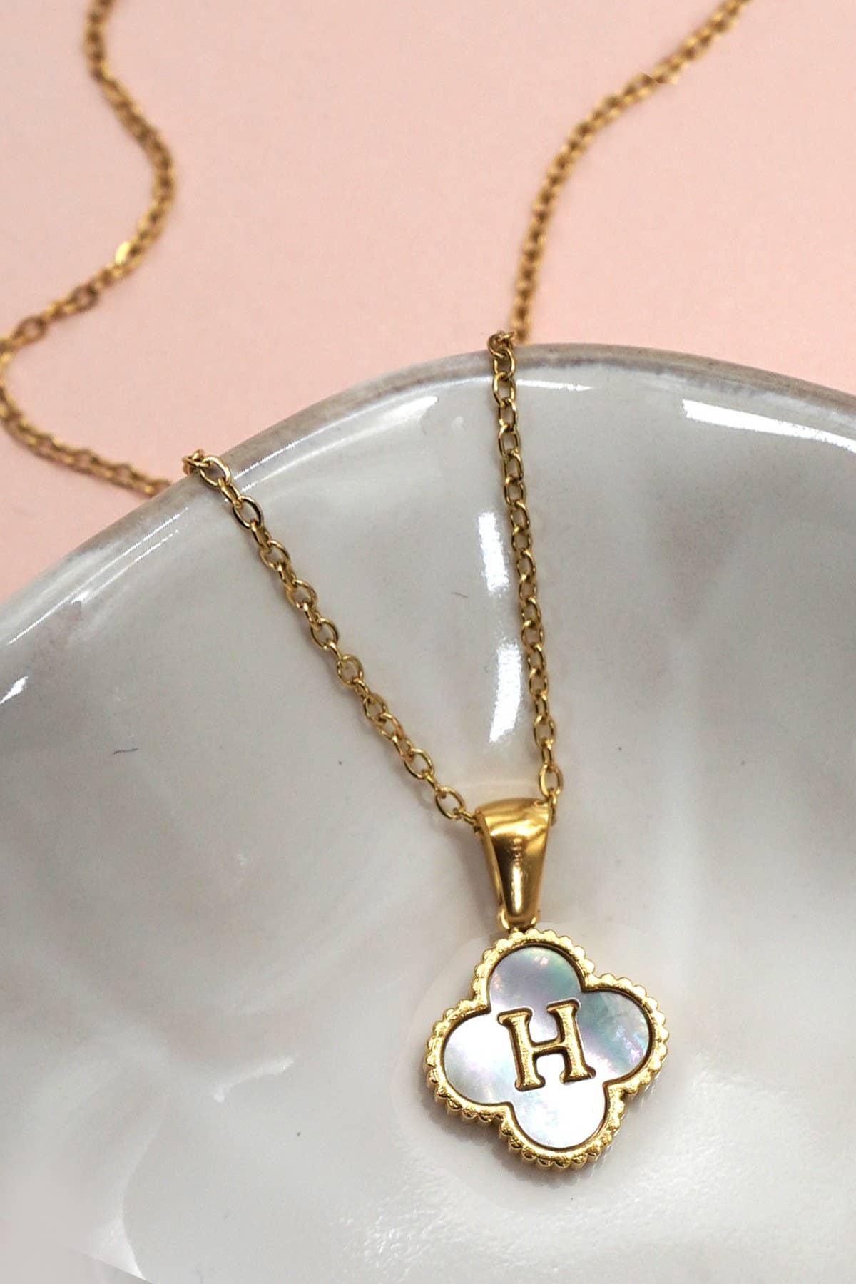 18K STAINLESS STEEL MOP CLOVER INITIAL NECKLACE | 40NK9487