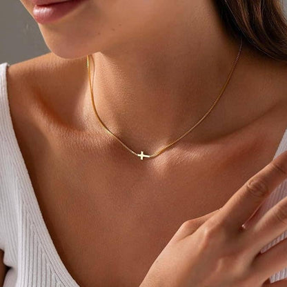 COLLAR CON CRUZ DE ACERO INOXIDABLE DE 18 K SIN DESLUSTRACIÓN | 40NK9420
