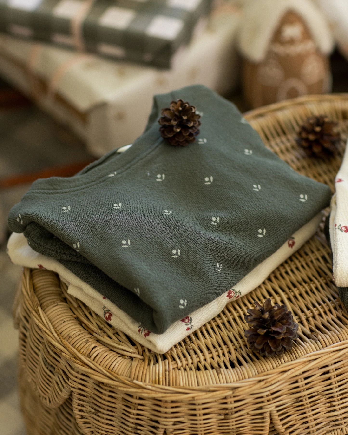 Spongey Knit Set || Evergreen Ditsy