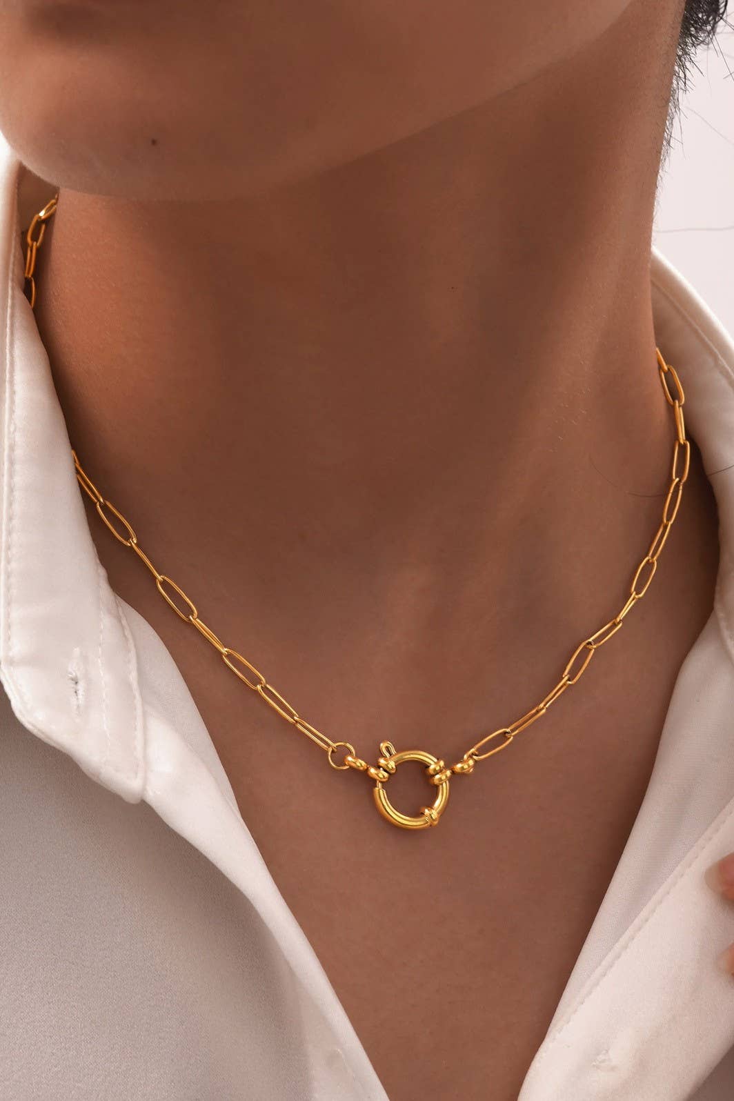 COLLAR CÍRCULO ANTIEMPAÑAMIENTO DE ACERO INOXIDABLE DE 18 K | 40NK9402