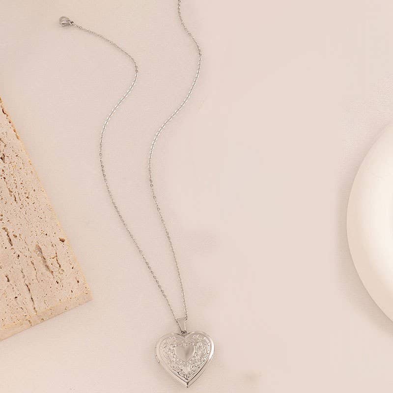 18K STAINLESS STEEL TARNISH FREE LOCKET NECKLACE | 40NK410
