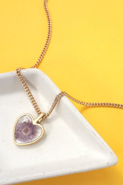 DRIED FLOWER HEART PENDANT NECKLACE |