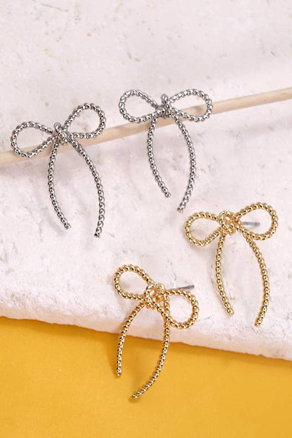 BOUCLES D'OREILLES À CLOUS EN FORME DE NŒUD DE CORDE | 10E3063007