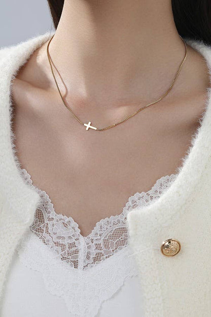 COLLAR CON CRUZ DE ACERO INOXIDABLE DE 18 K SIN DESLUSTRACIÓN | 40NK9420