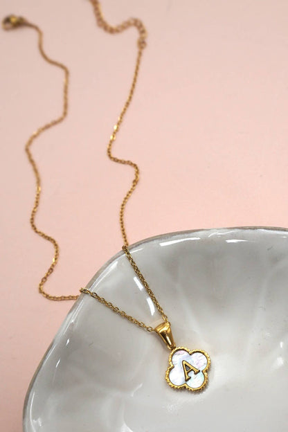 18K STAINLESS STEEL MOP CLOVER INITIAL NECKLACE | 40NK9487