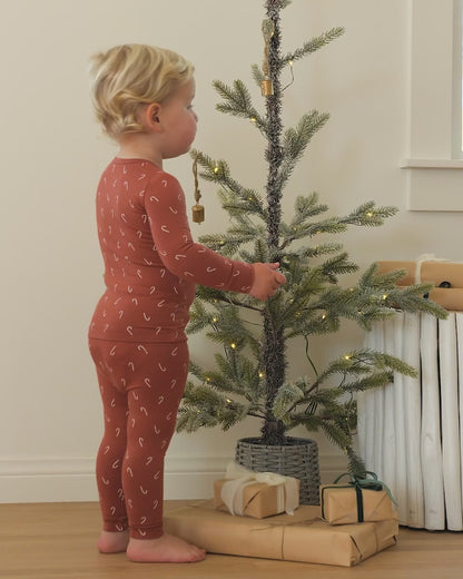 Quincy Mae

Bamboo Pajama Set || Candy Canes