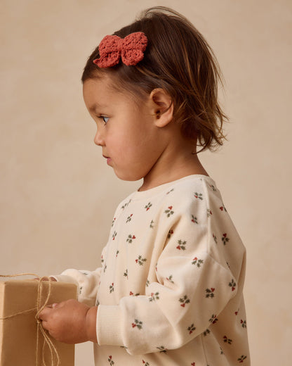 Quincy Mae

Velour Relaxed Sweatshirt || Holly Berry