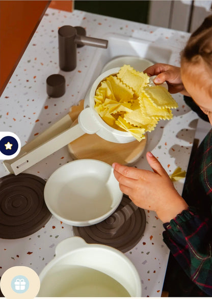 Coco village pasta making toy set