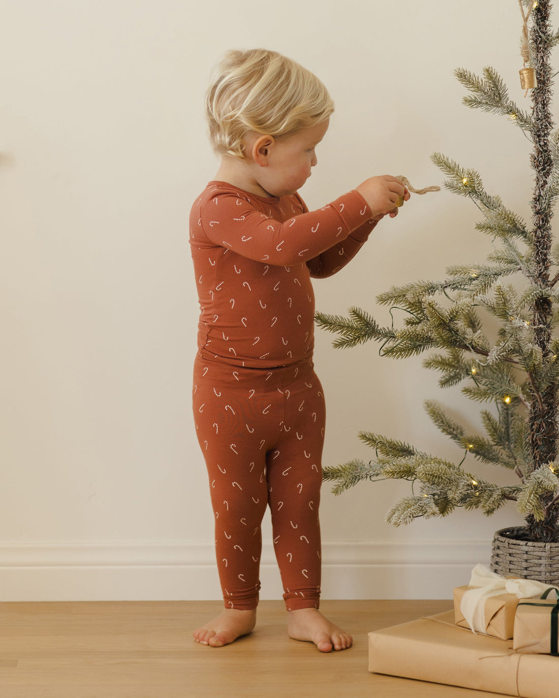 Quincy Mae

Bamboo Pajama Set || Candy Canes