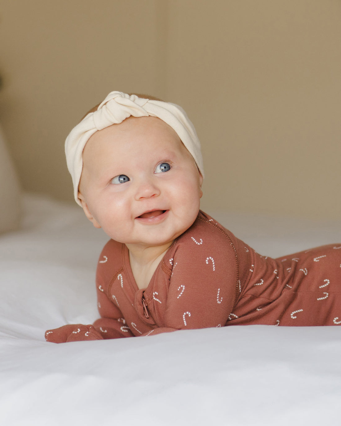 Quincy Mae

Bamboo Zip Footie || Candy Canes