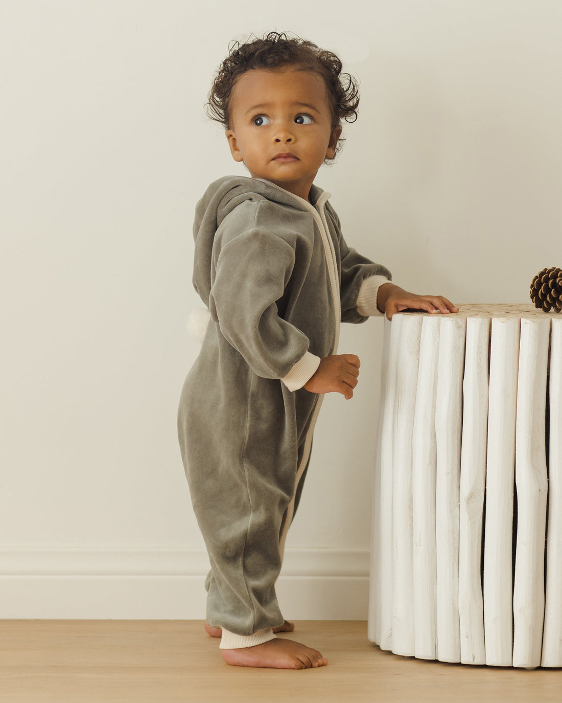 Quincy Mae

Velour Zip Jumpsuit || Forest